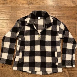 Black/white Buffalo top! Perfect to keep warm & look cute!